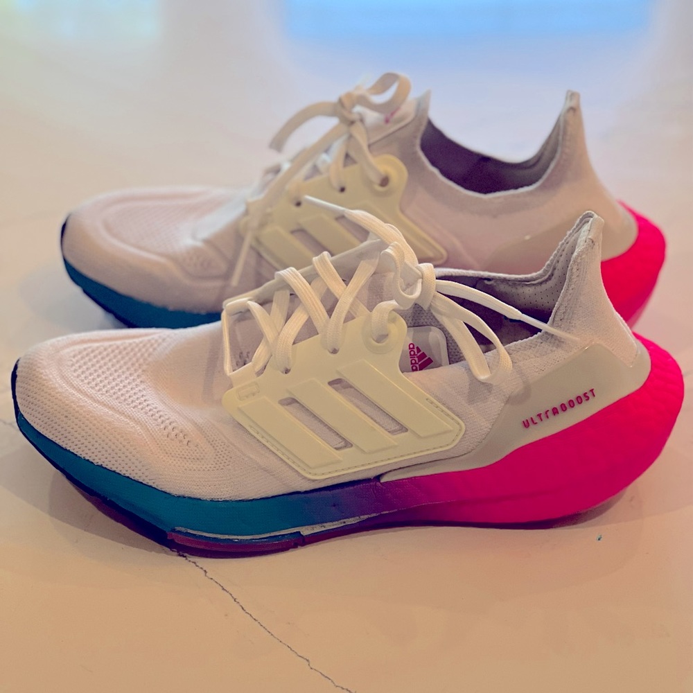 Adidas Ultraboost 22 Women Running Shoes